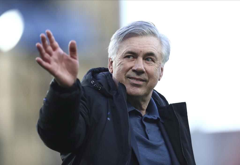 Tréner Ancelotti vyzdvihol Benzemu pred jeho piatym finále LM.