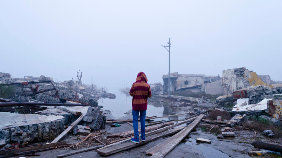Boy,Watching,The,Flood,In,Epecuen,,Buenos,Aires,,Argentina.,Climate