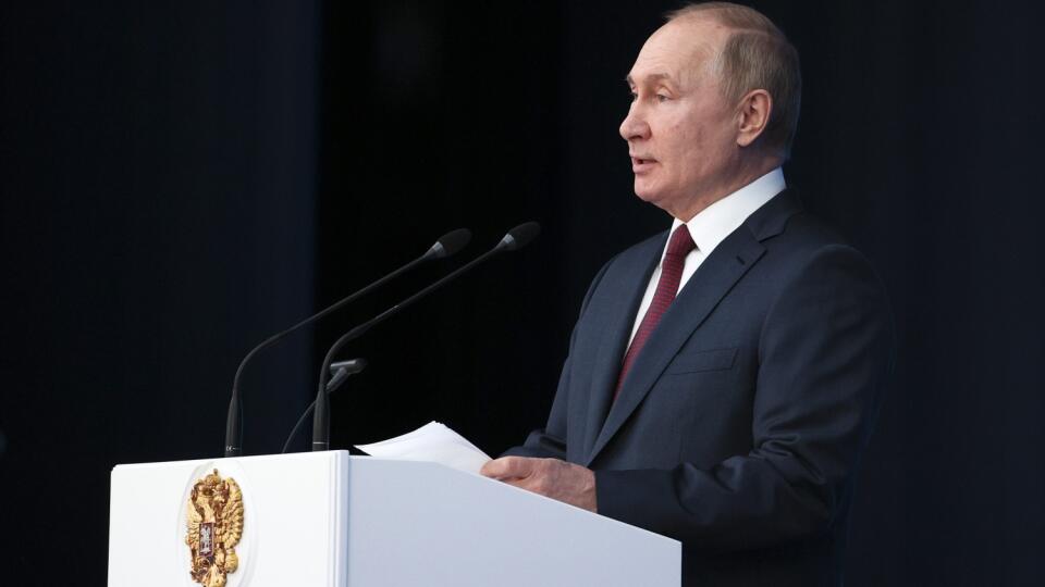 KK11 Moskva - Ruský prezident Vladimir Putin hovorí počas podujatia pri príležitosti osláv 300. výročia ruskej prokuratúry 12. januára 2022 v Moskve. FOTO TASR/AP
Russian President Vladimir Putin attends an event marking the 300th anniversary of Russian Prosecution service at the Kremlin in Moscow, Russia, Wednesday, Jan. 12, 2022. (Alexei Nikolsky, Sputnik, Kremlin Pool Photo via AP)