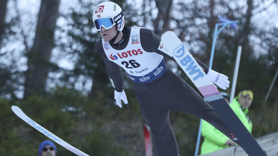 KK81 Wisla - Nórsky skokan lyžiach Daniel Andre Tande zvíťazil v úvodnej súťaži novej sezóny Svetového pohára v skokoch na lyžiach 24. novembra 2019 v poľskej Wisle. FOTO TASR/AP
Daniel Andre Tande of Norway in action during competition of the FIS Ski Jumping World Cup in Wisla, Poland, Sunday, Nov. 24, 2019.(AP Photo/Czarek Sokolowski)