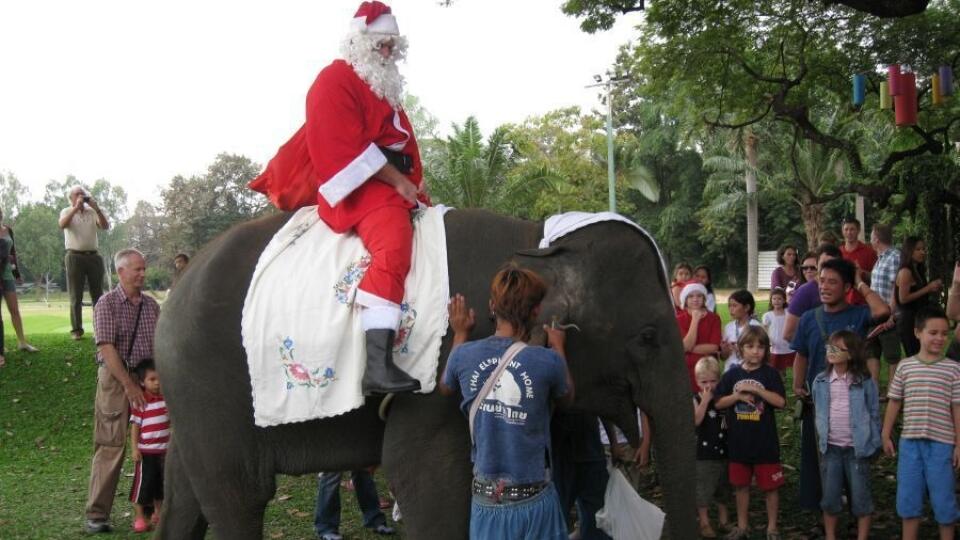 Santa Claus dopravné prostriedky v Thajsku každý