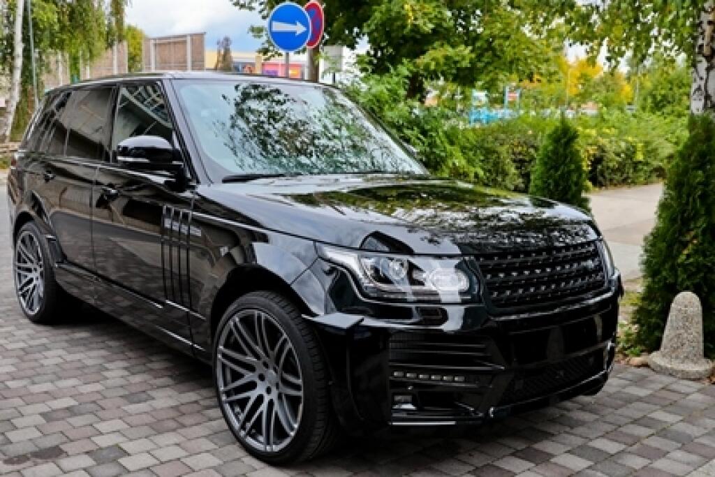 Minulý rok chodieval záložník Zenitu Petrohrad Róbert Mak na aute Range Rover. Ani jeho najnižšia cena nie je zanedbateľná. Na Slovensku dostanete auto od 97-tisíc a vyššie. Koľko má koní pod kapotou a koľko stojí? Čítajte na ďalšej stránke!