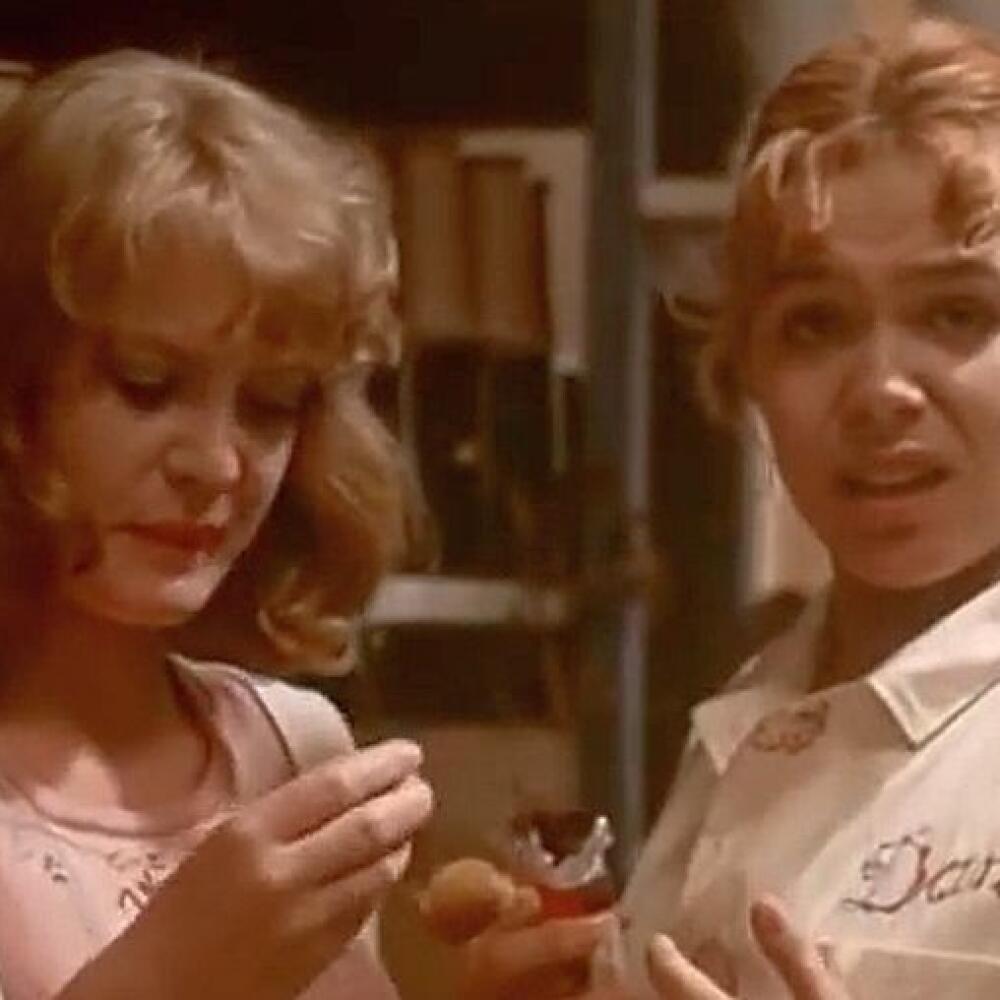 Dagmar Veškrnová vo filme Holky z porcelánu.