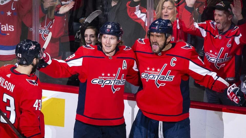 Švédsky hokejový útočník Nicklas Bäckström uzavrel s klubom NHL Washington Capitals novú päťročnú zmluvu.