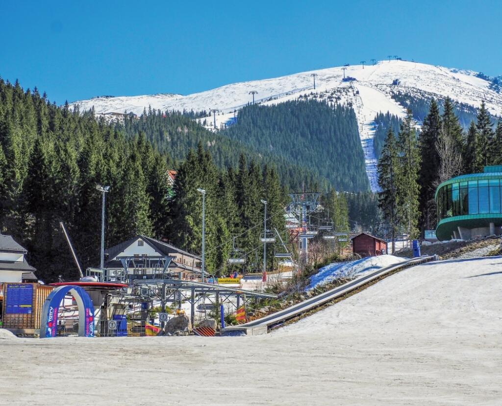 Zopár ľudí, ktorí stúpajú na aprílový Chopok, slovenský cestovný ruch nezachráni. Náš turizmus sa ocitol v situácii, akú si nepamätá.