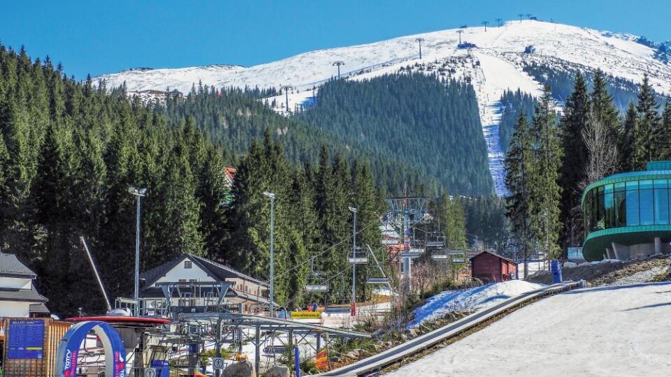 Zopár ľudí, ktorí stúpajú na aprílový Chopok, slovenský cestovný ruch nezachráni. Náš turizmus sa ocitol v situácii, akú si nepamätá.