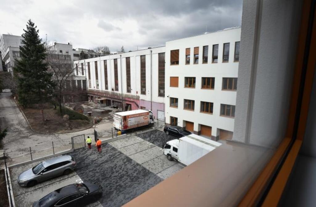 Ministerstvo sa už sťahuje do „zváračáku“. Pozrite si, ako vyzerá po rekonštrukcii