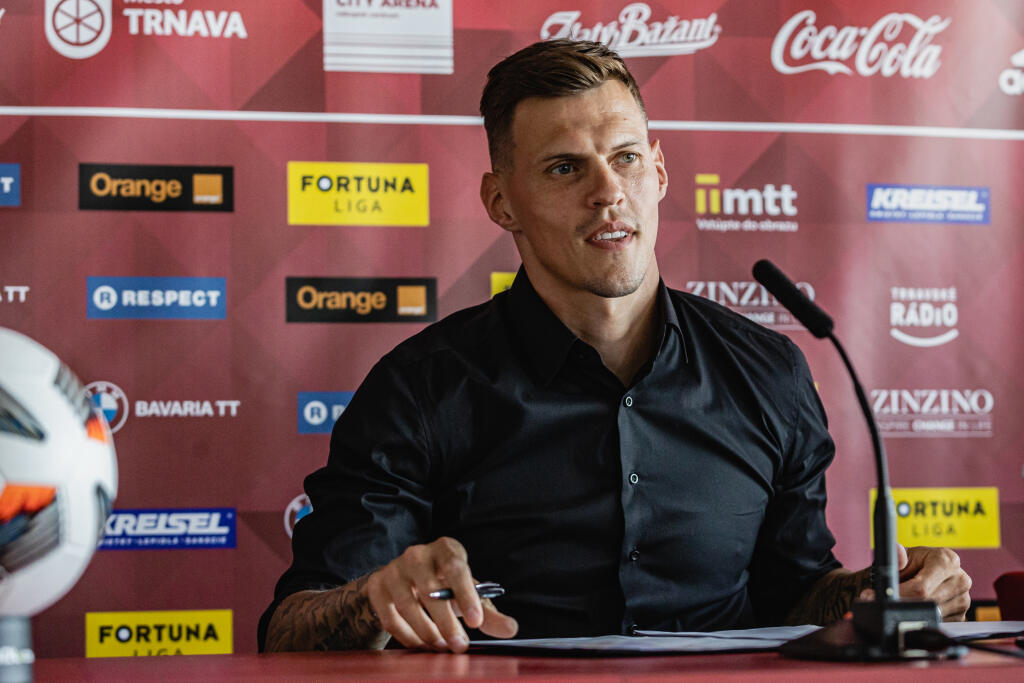 Na snímke slovenský futbalový reprezentant Martin Škrtel podpísal na jeden rok zmluvu s futbalovým klubom FC Spartak Trnava.