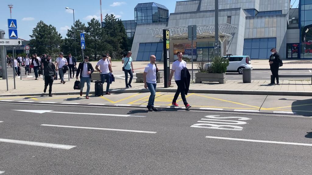 FOTO Hokejisti sa z MS vrátili domov bez ovácií: Pozrite sa, kto ich čakal na letisku