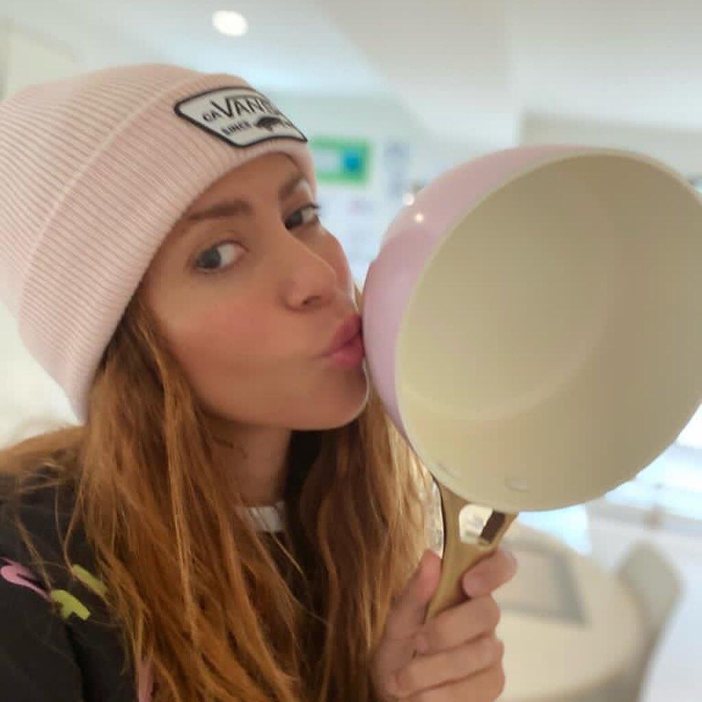 Shakira bola slávna dávno predtým, ako sa dala dokopy s obrancom Barcelony Piquém. Je popová superhviezda.