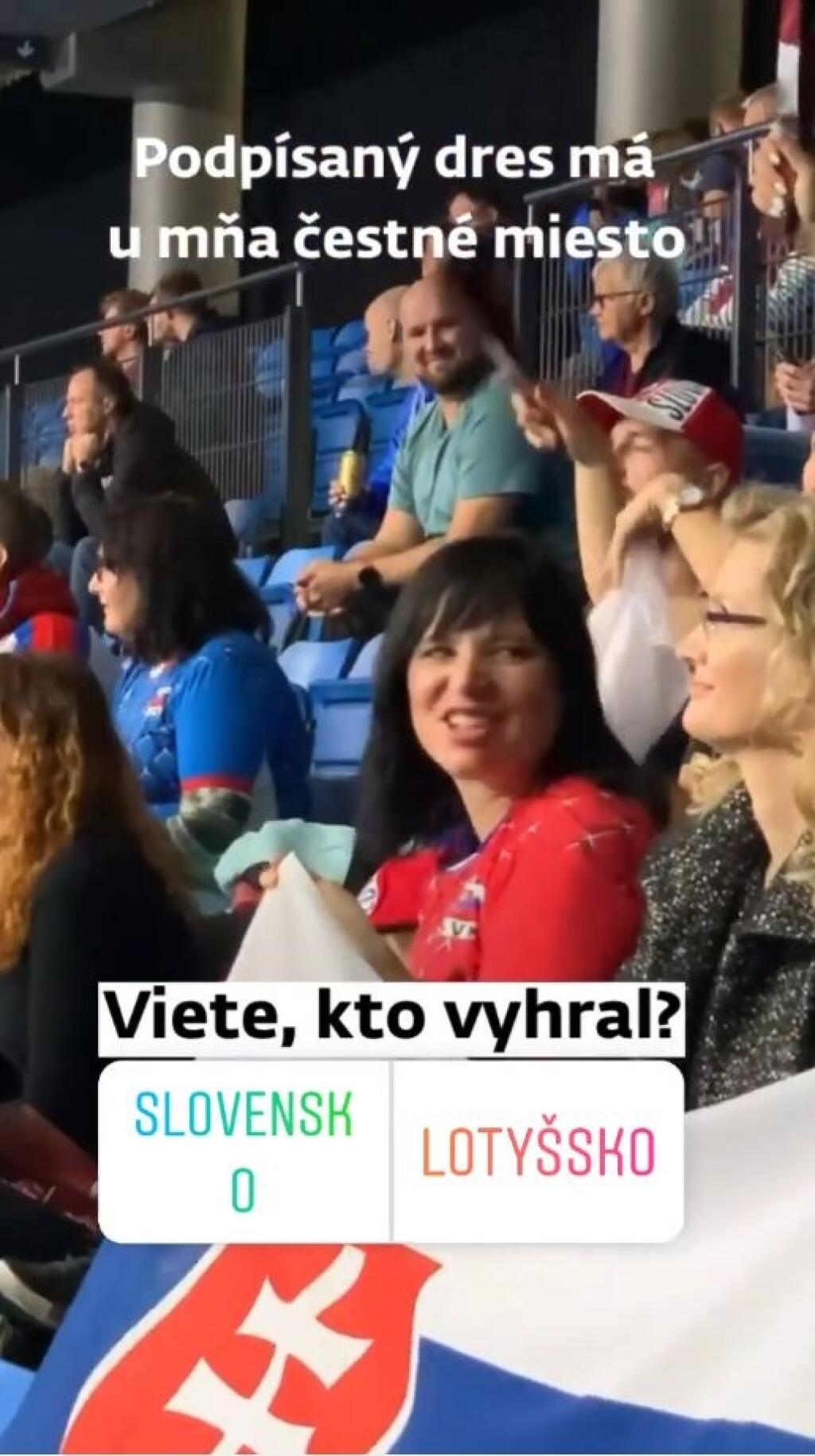 Medzi divákmi na ME vo volejbale sa objavila aj ministerka Veronika Remišová. Tá si na svoje šaty obliekla slovenský dres, ktorý jej darovali z reprezentácie. Počas zápasu fandila naplno a poriadne sa odviazala.