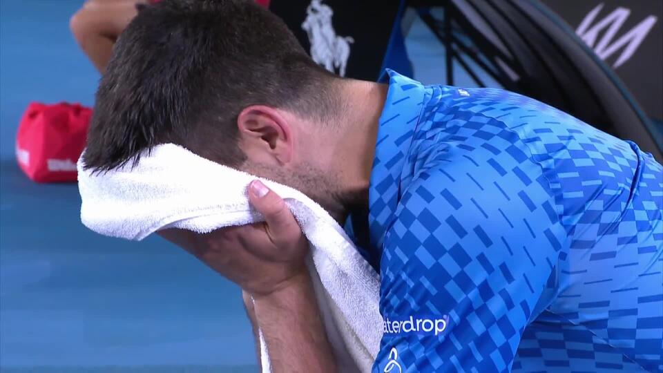 Neuveriteľné emócie po desiatom triumfe na Australian Open: Djokovič sa po víťazstve zosypal