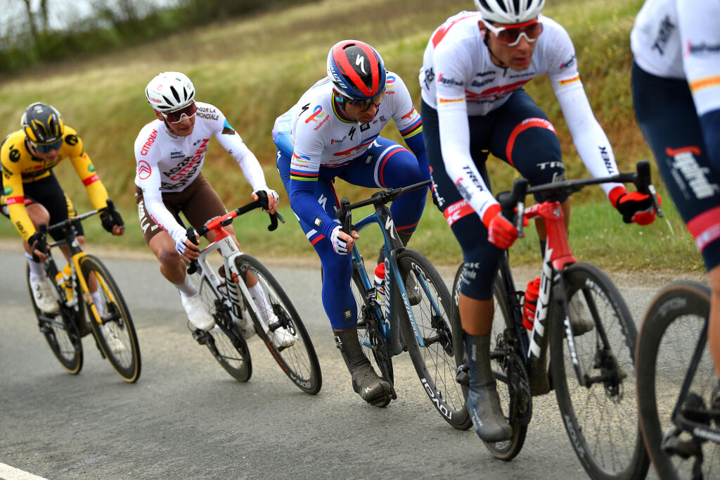 Peter Sagan zažíva zlý vstup do sezóny, za ktorý môžu jeho zdravotné problémy. Nikto však nevie, čo Slováka trápi.
