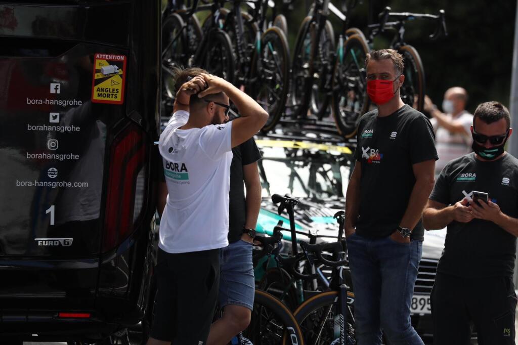 V tíme Bora-Hansgrohe zavládol pred 12. etapou smútok. Sagan usúdil, že ho bolesť kolena nepustí a odstúpil z pretekov.