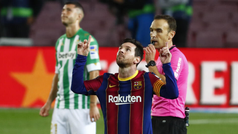 WA 34 Barcelona - Futbalista FC Barcelona Lionel Messi (uprostred) sa teší po strelení gólu v zápase 9. kola La Ligy FC Barcelona - Betis Sevilla v Barcelone v sobotu 7. novembra 2020. FOTO TASR/AP


Barcelona's Lionel Messi celebrates after scoring his side's fourth goal during the Spanish La Liga soccer match between FC Barcelona and Betis at the Camp Nou stadium in Barcelona, Spain, Saturday, Nov. 7, 2020. (AP Photo/Joan Monfort)