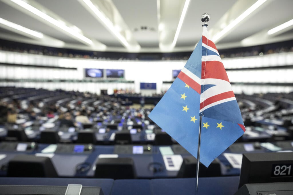 JB 28 Štrasburg - Britská vlajka a vlajka EÚ počas plenárneho zasadnutia Európskeho parlamentu v Štrasburgu 22. októbra 2019. Na programe je okrem iného rozlúčkový prejav odchádzajúceho predsedu Európskej komisie Jena-Clauda Junckera, rozprava o brexite, summite EÚ a viacročnom finančnom rámci EÚ. FOTO TASR/AP

The Union Jack and the European flag are seen Tuesday, Oct. 22, 2019 at the European Parliament in Strasbourg, eastern France. Britain faces another week of political gridlock after Briti