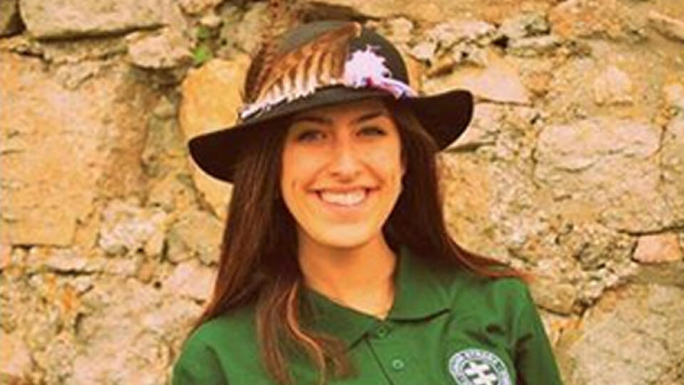 Asistentka Mariana Kotlebu (ĽSNS) je ľuďom na smiech.