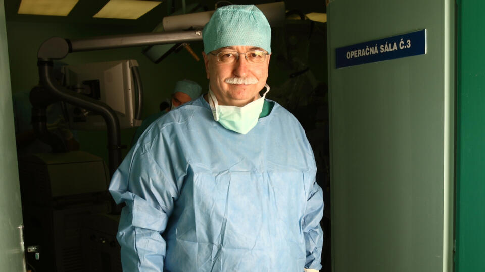 Vybratie Lukášovho nádora malo stáť 7 až 8-tisíc eur. Na zákrok sa podujal Juraj Šteňo.