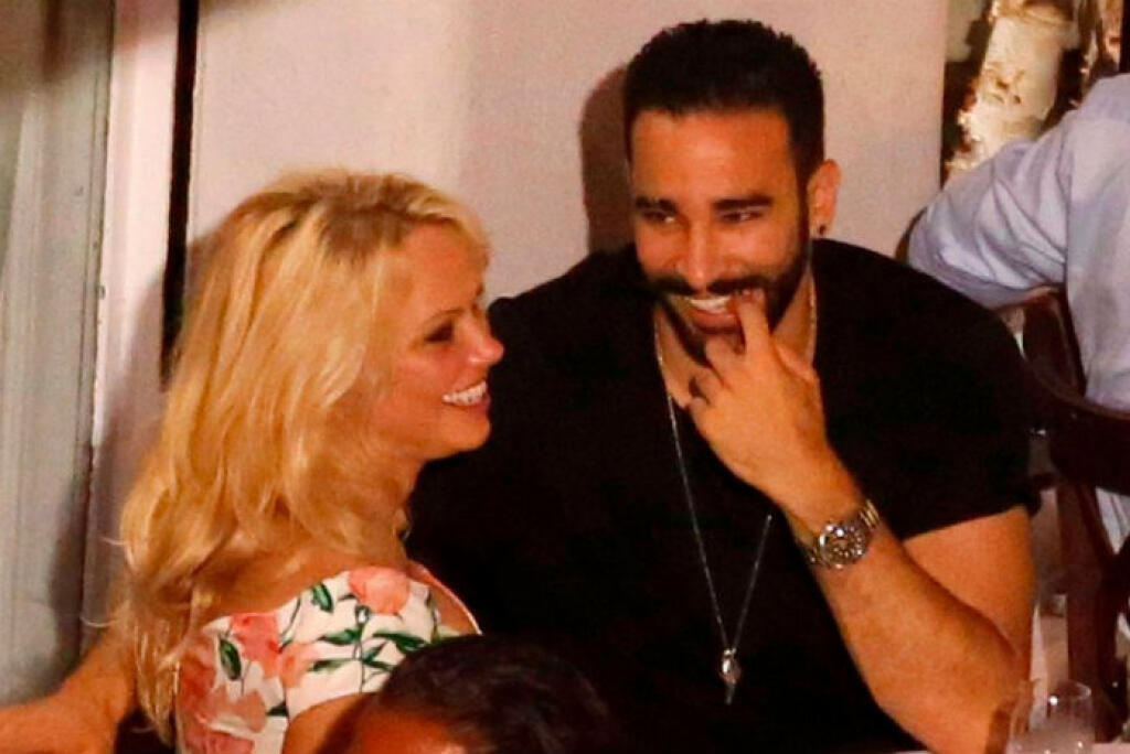 Pamela Anderson máza sebou niekoľko vzťahov a našli sa v nich športovci. Naposledy to dva roky ťahala s francúzskym futbalistom Adilom Ramim. Vzťah s o 18 rokov mladším hráčom Marseille nevydržal. No jej nahé zábery súvečné.