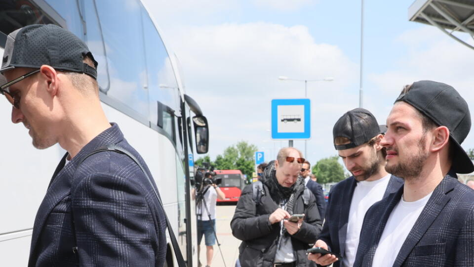 Prílet slovenskej hokejovej reprezentácie z Majstrovstiev sveta v hokeji v Rige a Tampere na bratislavské letisko.