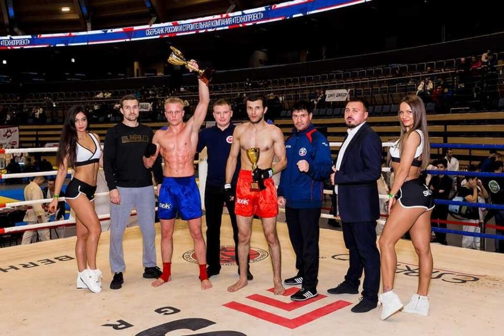 Ruský kickboxer sa nebil len v ringu.