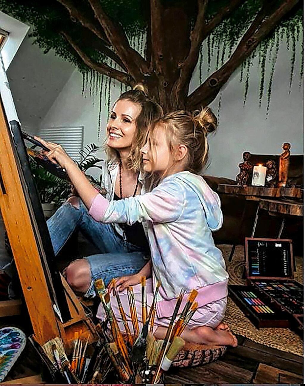 POMÁHALA
DCÉRA MIA
Stavba stromu
dievčatám trvala
rok a pol.
