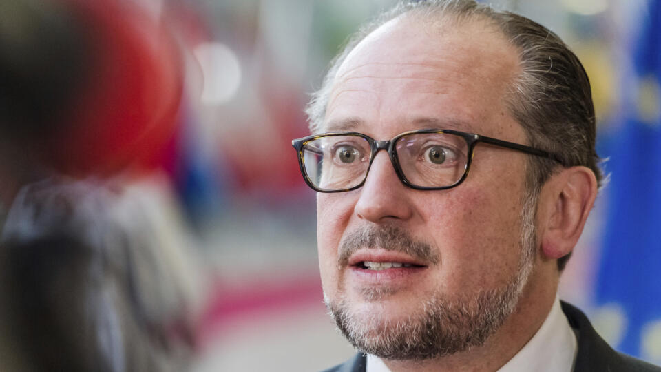 PK 10 Brusel - Rakúsky minister zahraničných vecí Alexander Schallenberg odpovedá na otázky novinárov pred zasadnutím Rady EÚ pre zahraničné veci v Bruseli 14. novembra 2022. FOTO TASR/AP
Austria's Foreign Minister Alexander Schallenberg speaks with journalists as he arrives for a meeting of EU foreign ministers at the EU Council building in Brussels, Monday, Nov. 14, 2022. EU foreign ministers will hold exchanges of views on the Russian aggression against Ukraine, the Great Lakes region and We
