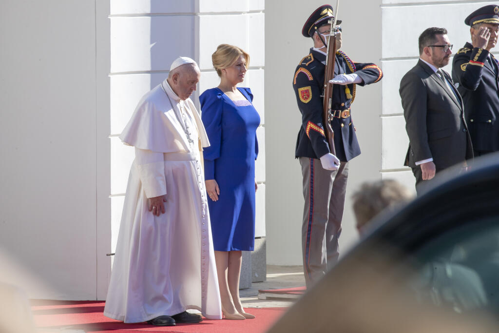 Prijatie pápeža Františka prezidentkou Zuzanou Čaputovou v priestoroch Prezidentského paláca v Bratislave pri príležitosti jeho trojdňovej apoštolskej návštevy Slovenska.