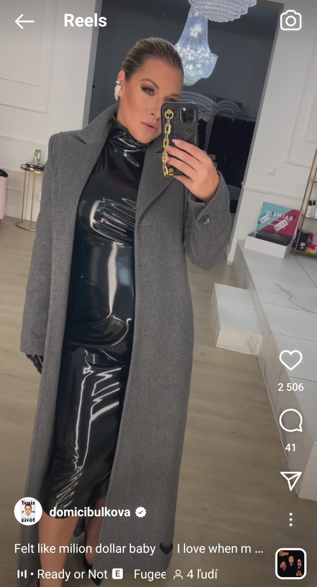 Dominika odjakživa milovala módu a preto sa na žiadnu udalosť nezabudne poriadne vyštafírovať. Aj na Fashion LIVE! žiarila v dokonalom latexovom outfite, ktorý zvýrazňoval jej tehotenstvo, no jej to v žiadnom prípade nevadilo.