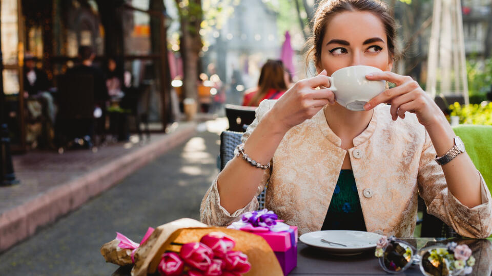 Young,Stylish,Woman,,Fashion,Sunglasses,,Sitting,In,Cafe,,Holding,Drinking