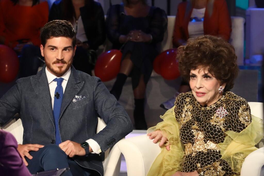 V talk šou na jeseň spolu s asistentom hovorila o tom, ako ju syn vláči po súdoch a dáva vyšetrovať, lebo mu vadí, že sa o svoj majetok podelila aj práve s týmto krásavcom Andreom.