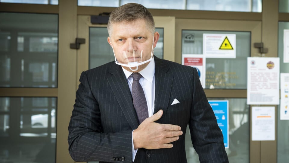 Predseda opozičného Smeru-SD Robert Fico odchádza z budovy Prezídia Policajného zboru. Fico chce najnovšie podať návrh na zvolanie mimoriadnej schôdze Národnej rady k cenám energií v roku 2022