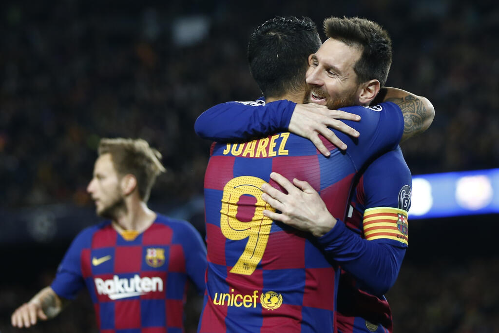 Uruguajský futbalista Luis Suarez podstúpi operáciu kolena. Dĺžka jeho absencie zatiaľ nie je známa.