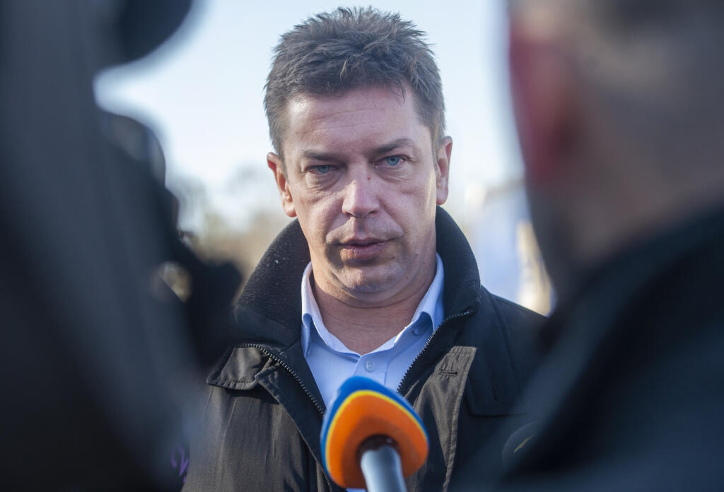 Na snímke minister dopravy a výstavby (MDV) SR Andrej Doležal (nominant Sme rodina) počas brífingu s novinármi na tému 