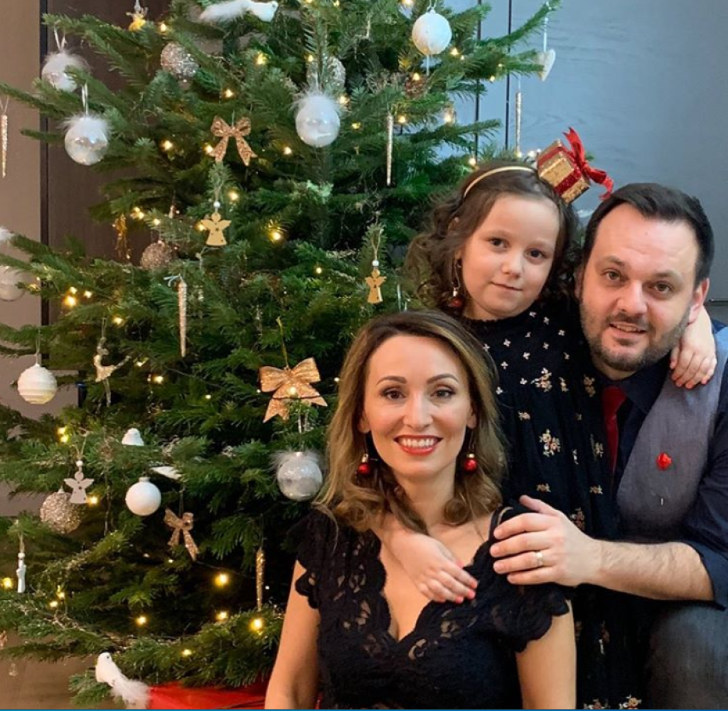 Junior sa teší, že sa zachovalo tradičné slovenské jedlo. „Vždy, keď som jedol nejaké pirohy, práve babkin piroh bol meradlom, podľa ktorého som ostatné porovnával.“ Pirohy sú aj súčasťou štedrovečerného stola jeho rodiny.