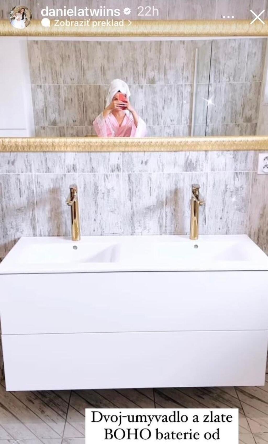 Twiinsky ukázali luxusnú kúpeľňu. Nechýbajú zlaté batérie, zlatá sprcha či zrkadlo so zlatým rámom.