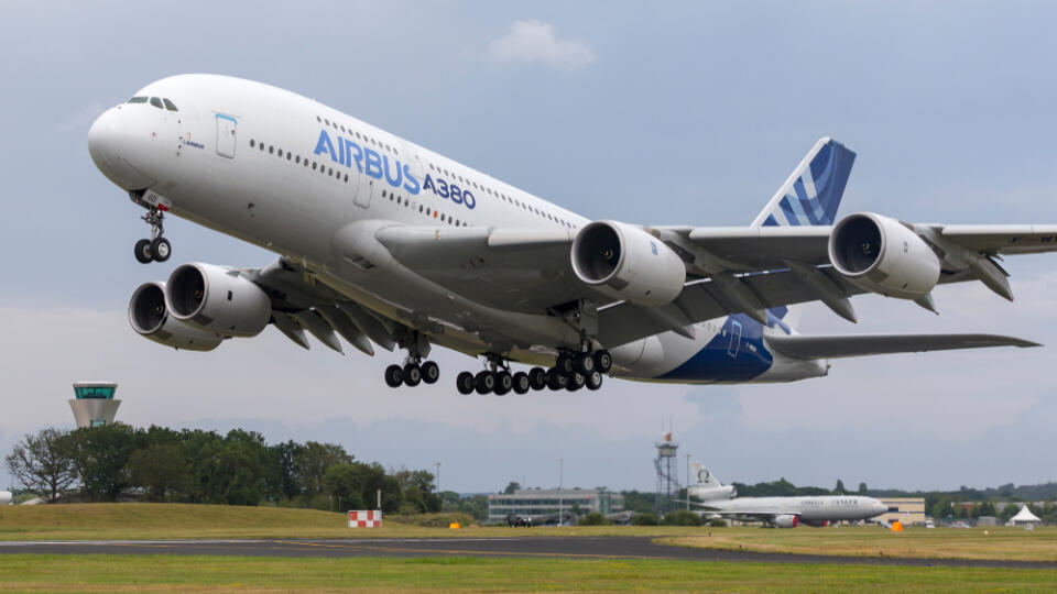 Farnborough,,Uk,-,July,19,,2014:,Airbus,A380-841,Large,Four