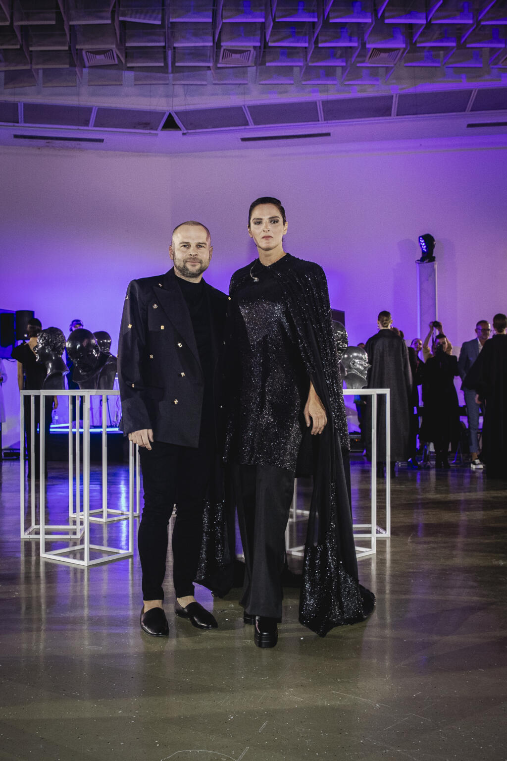 Na snímke Marcel Holubec a Jana Kirschner počas módnej prehliadky Marcela Holubca W s názvom MHW Charactere 2022.