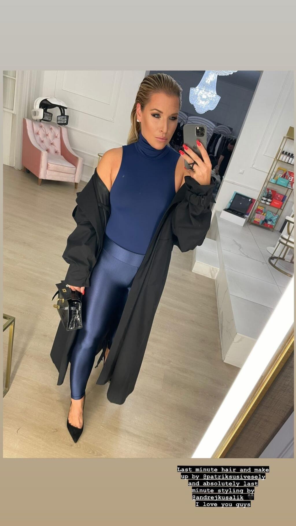 Cibulková zladila outfit do modrej farby.