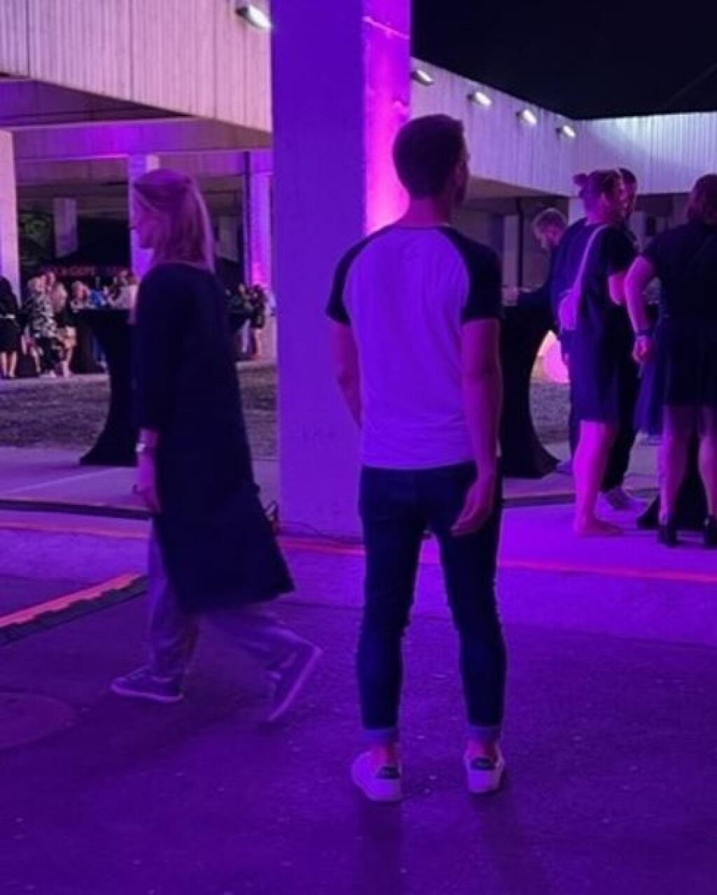 Adela na prenose SOWA nebola, s Viktorom sa objavila až na párty.