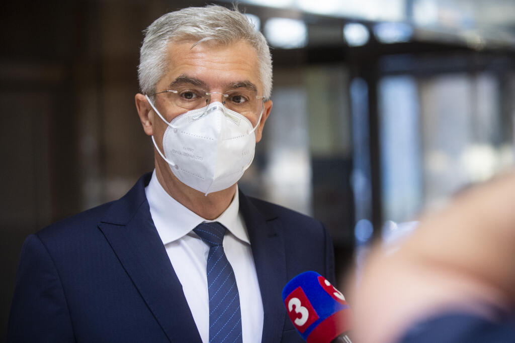Na snímke minister zahraničných vecí a európskych záležitostí SR Ivan Korčok (nominant SaS) prichádza na 83. rokovanie vlády SR v stredu 3. marca 2021 v Bratislave. FOTO TASR - Jakub Kotian