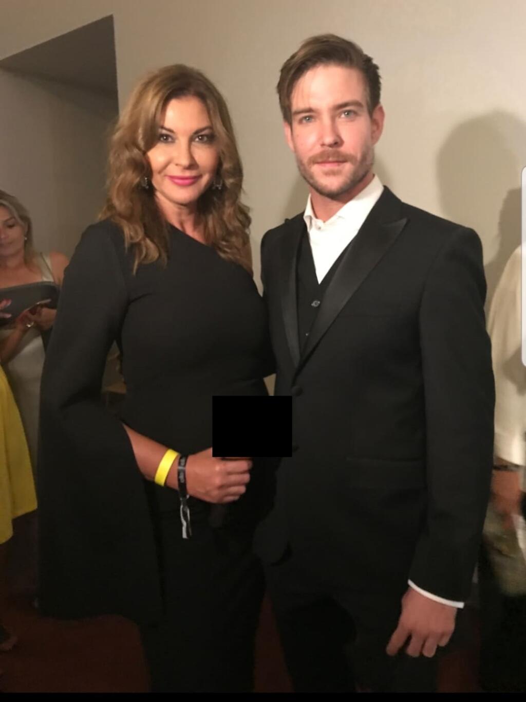 Mladý muž po boku Tatarkovej je syn Chantal Poullain a Bolka Polívku český herec Vladimír Polívka.