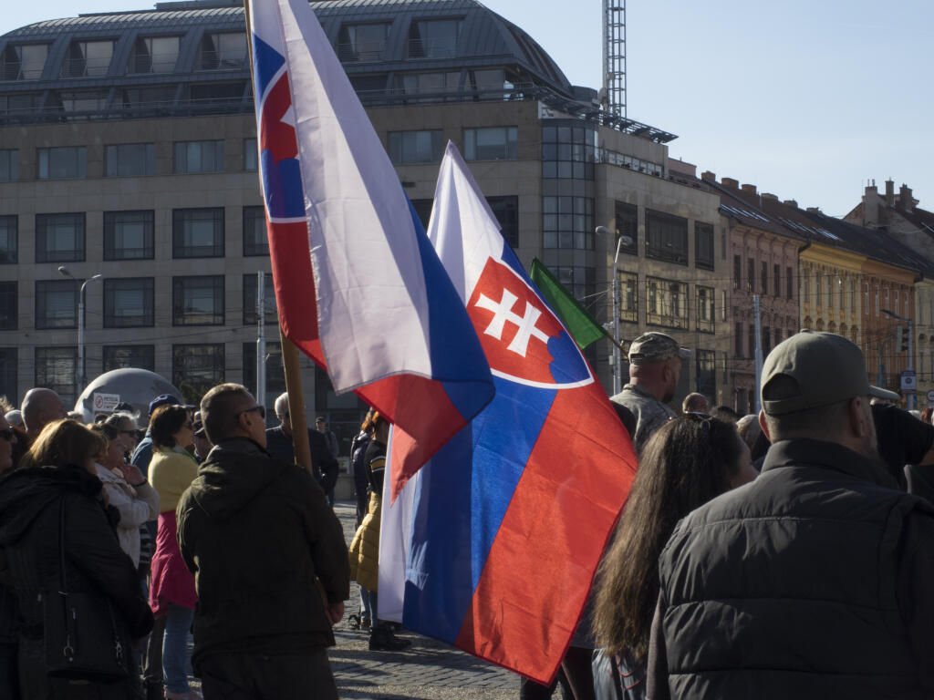 Snímka z protivládneho protestu pred Prezidentským palácom v Bratislave 17. októbra 2021. FOTO TASR - Dano Veselský