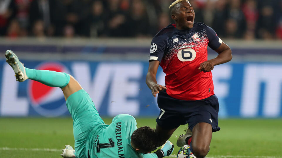 Nigérijský futbalista Victor Osimhen podpísal zmluvu s účastníkom najvyššej talianskej súťaže SSC Neapol. Dvadsaťjedenročný útočník si obliekal v predchádzajúcej sezóne dres OSC Lille