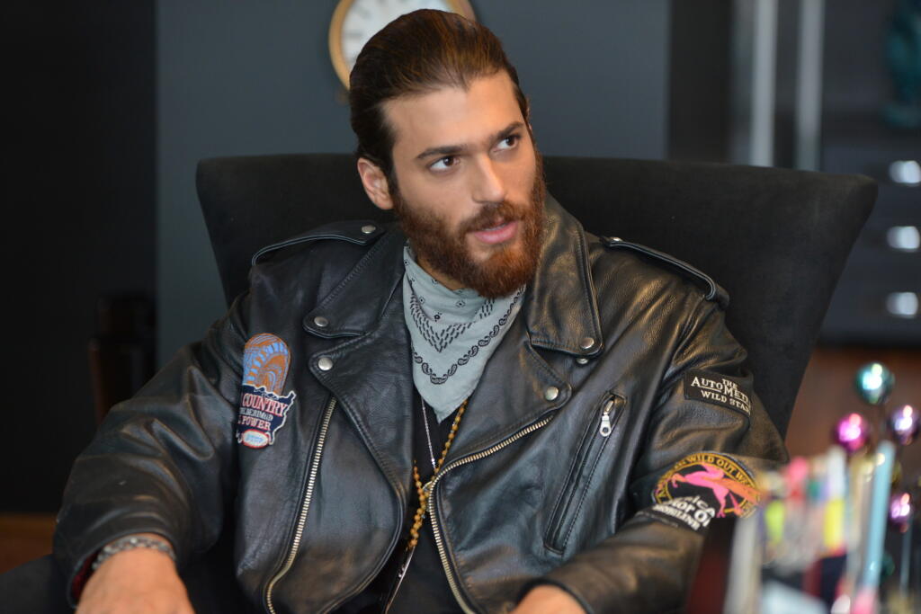 Can Yaman zo seriálu S hlavou v oblakoch