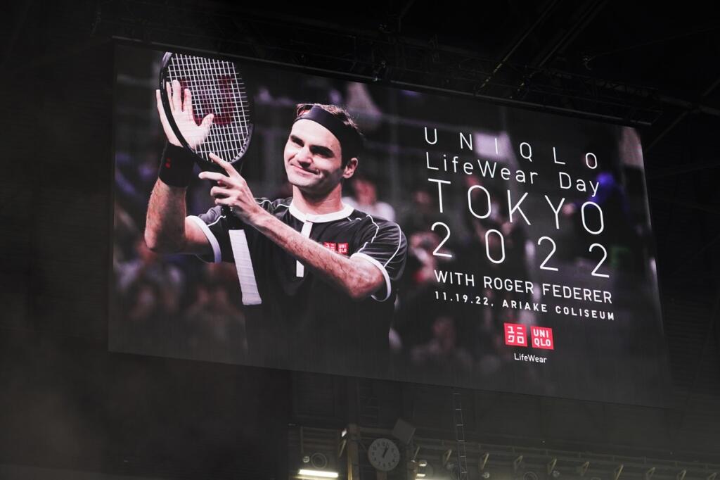 Roger Federer sa ešte predtým ale zúčastnil akcie značky UNIQLO, ktorá ho už pár rokov na kurte oblieka.