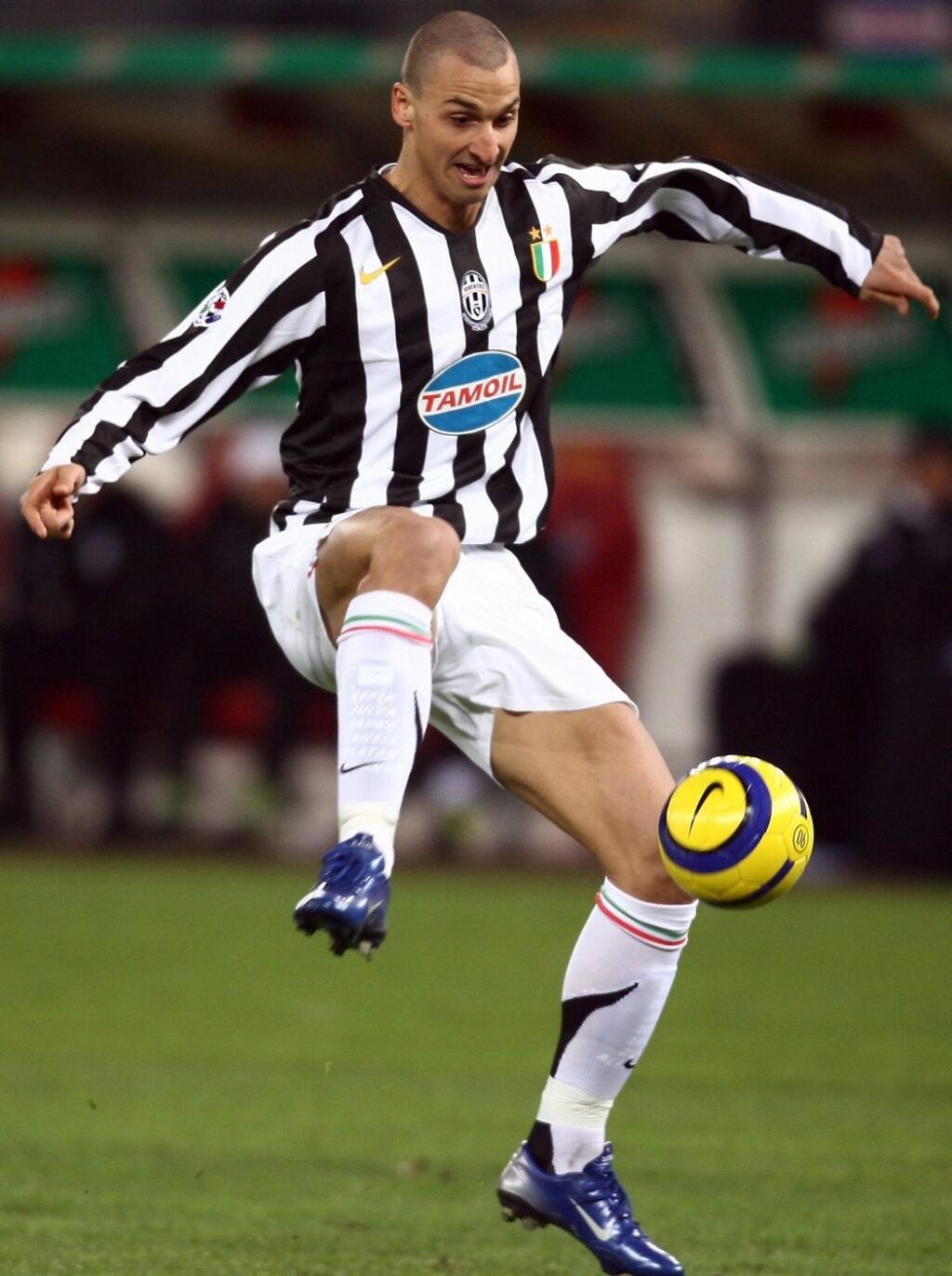 Nakrátko ostrihaný bol Ibrahimovič počas pôsobenia v Juventuse Turín.