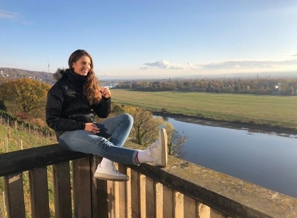 Nikola Radosová patrí k najkrajším slovenským volejbalistkám a svojim dokonalým vzhľadom zaujala na aj nedávnom európskom šampionáte.