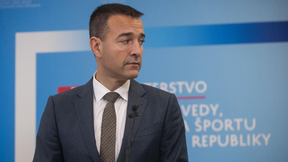 Na snímke minister školstva, vedy, výskumu a športu SR Tomáš Drucker (HLAS-SD) počas tlačovej konferencie na tému: Nedostatok zdravotníkov - spoločný návrh riešenia 20. novembra 2023 v Bratislave. FOTO TASR - Jakub Kotian
