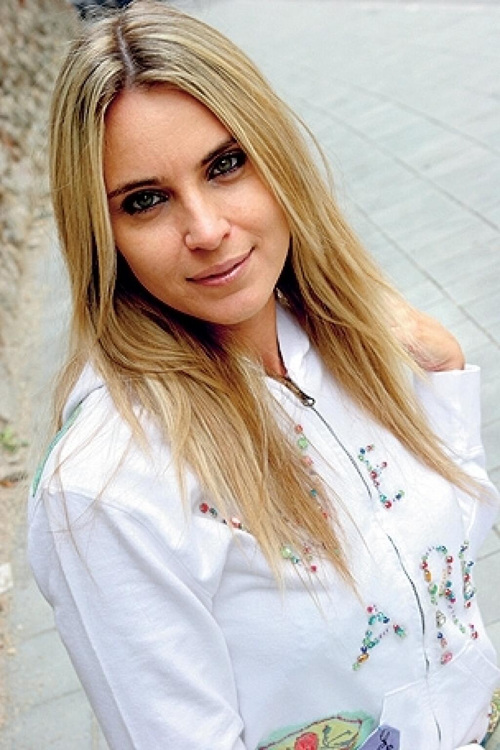 Erika Judínyová, moderátorka
foto : Marta Földešová
uverejnené Šarm 48/2006
pôvodný súbor:judinyova marta.eps